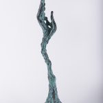 Mâna strugure – sculptură în lut ars patinat, artist Petru Leahu – Petru Leahu – O Galerie de Artă