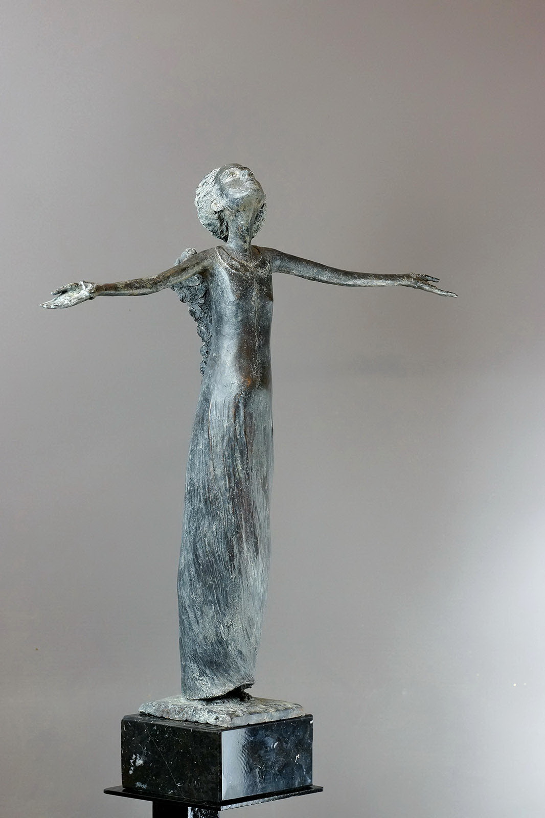Închinare – sculptură în bronz, artist Valentin Dodică – Valentin Dodică – O Galerie de Artă