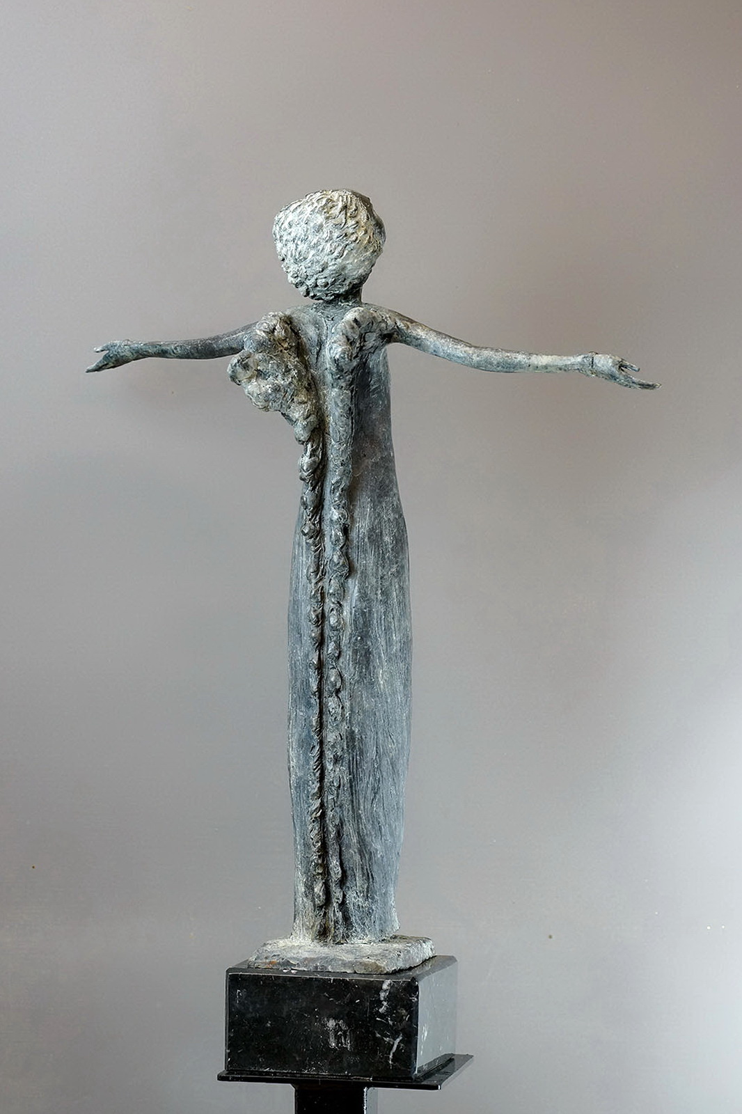 Închinare – sculptură în bronz, artist Valentin Dodică – Valentin Dodică – O Galerie de Artă