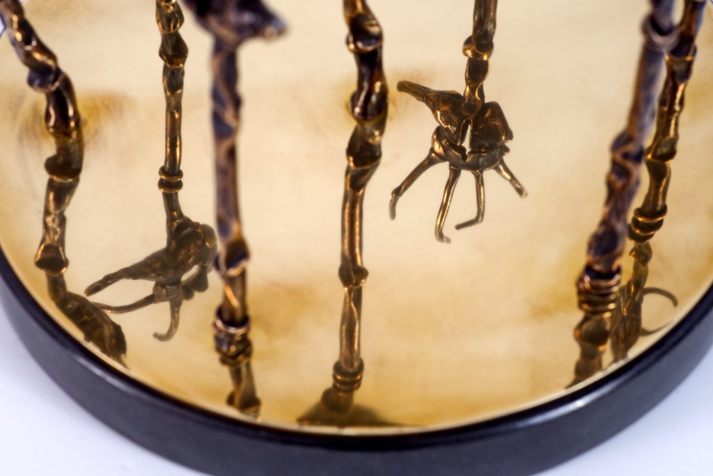 Mâini împușcate „1989” – sculptură în bronz, artist Liviu Bumbu – Liviu Bumbu – O Galerie de Artă