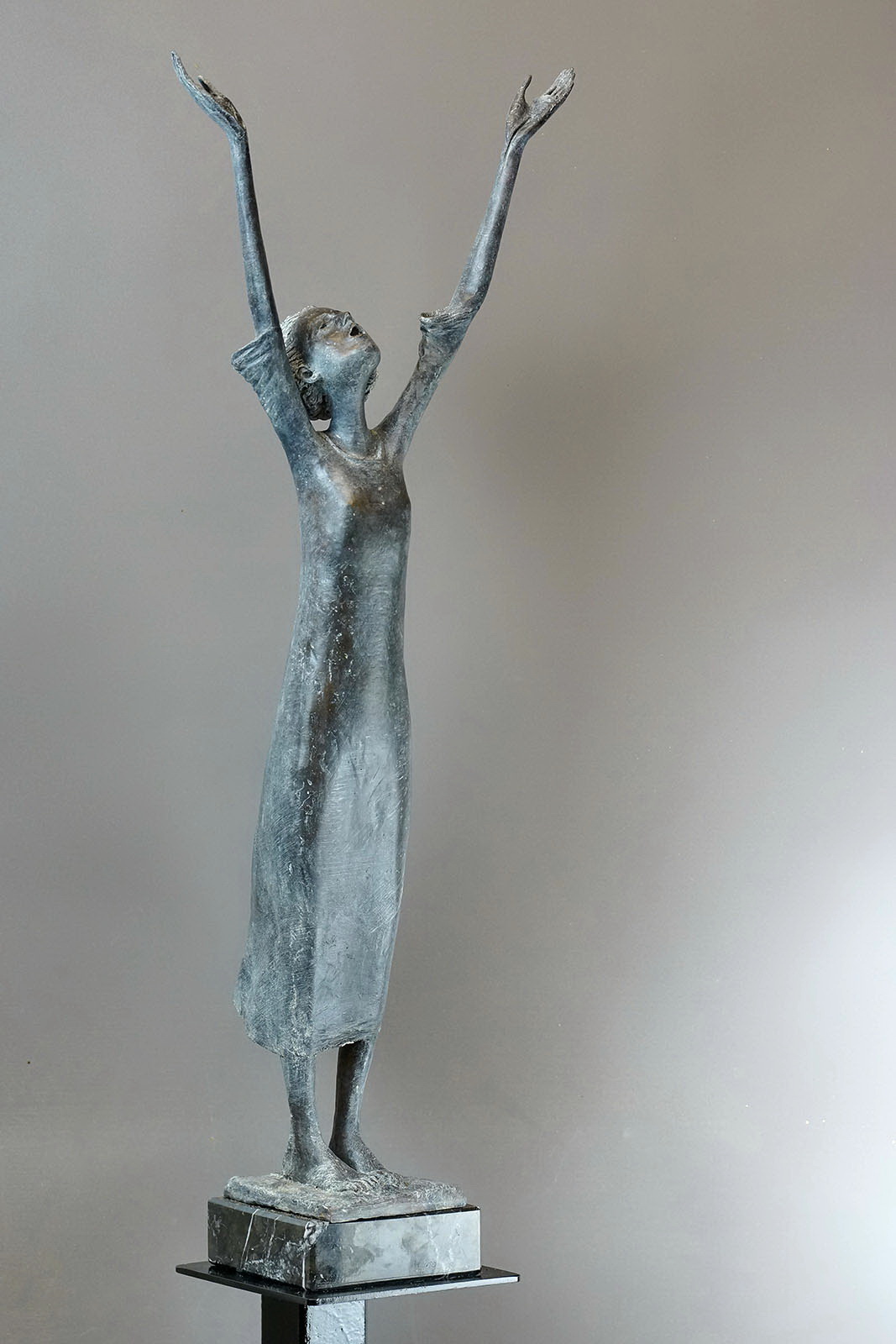 Rugăciune – sculptură în bronz, artist Valentin Dodică – Valentin Dodică – O Galerie de Artă