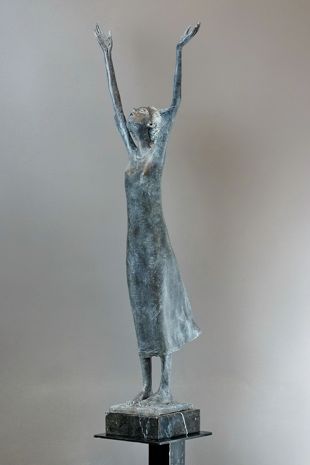 Rugăciune – sculptură în bronz, artist Valentin Dodică – Valentin Dodică – O Galerie de Artă