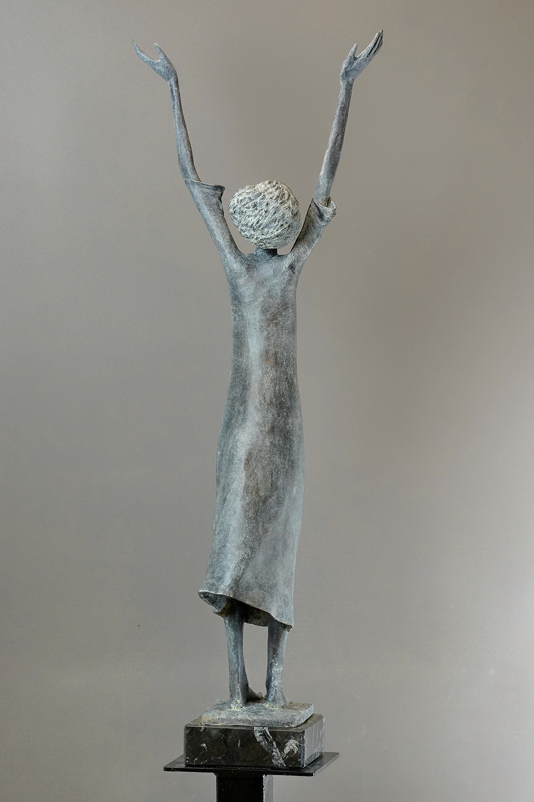 Rugăciune – sculptură în bronz, artist Valentin Dodică – Valentin Dodică – O Galerie de Artă