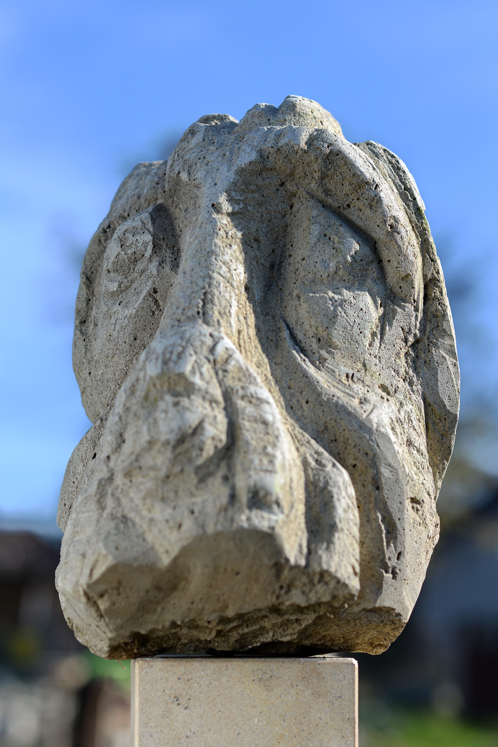Dac – sculptură în piatră, artist Liviu Bumbu – Liviu Bumbu – O Galerie de Artă