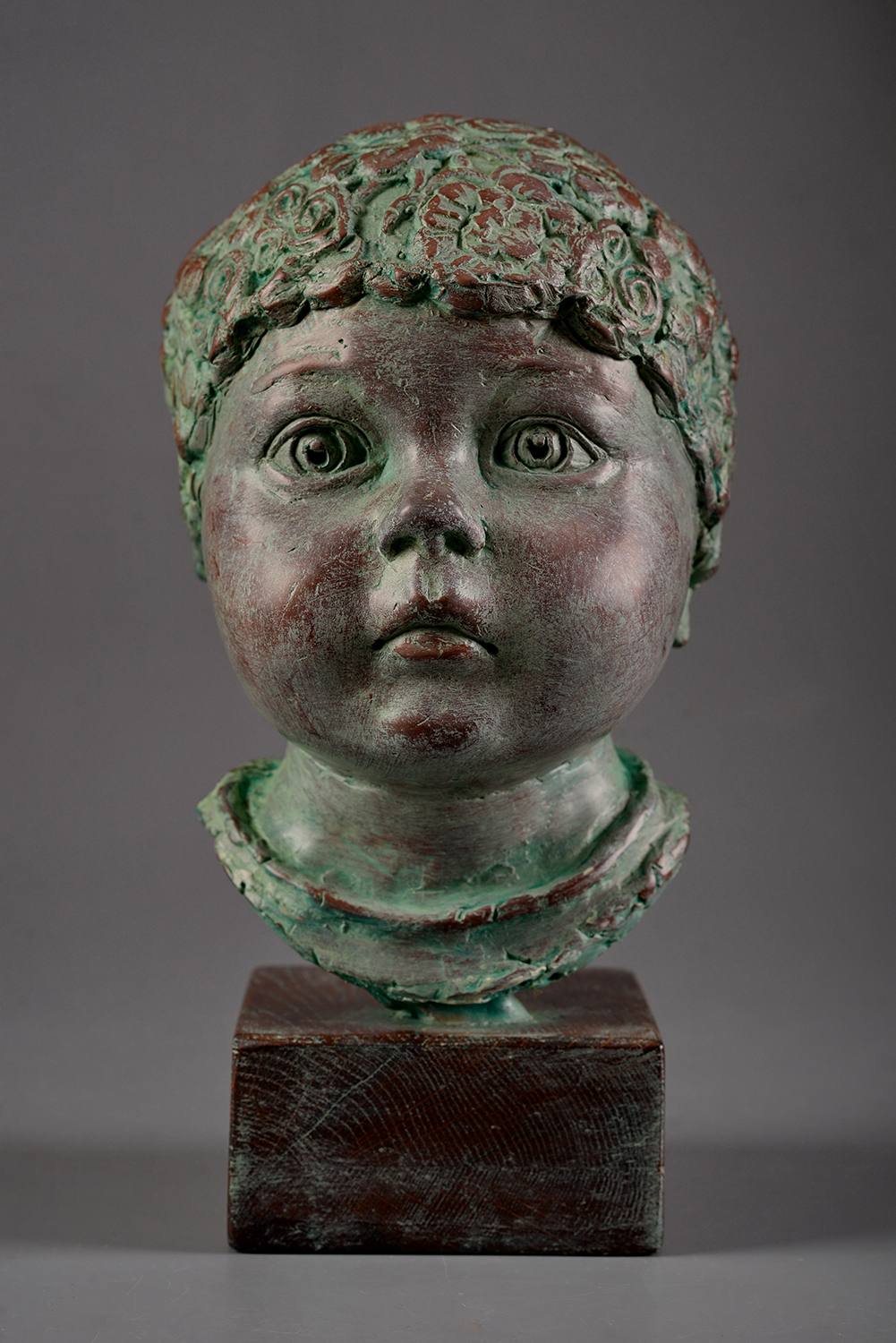 Copil I – sculptură în lut ars, artist Valentin Dodică – Valentin Dodică – O Galerie de Artă