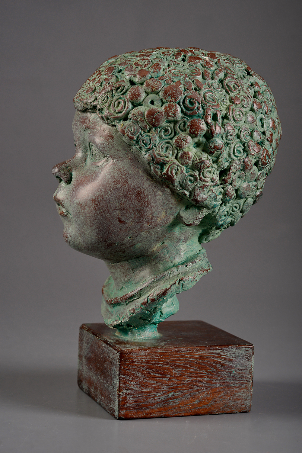 Copil I – sculptură în lut ars, artist Valentin Dodică – Valentin Dodică – O Galerie de Artă