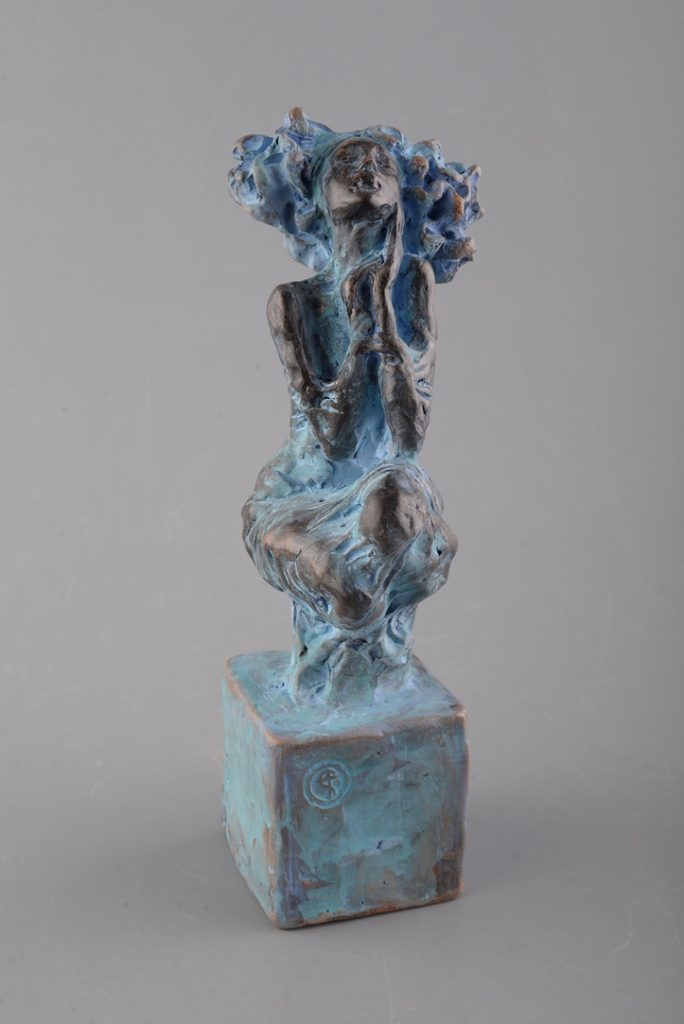 Rugăciune – sculptură în lut ars patinat, artist Petru Leahu – Petru Leahu – O Galerie de Artă
