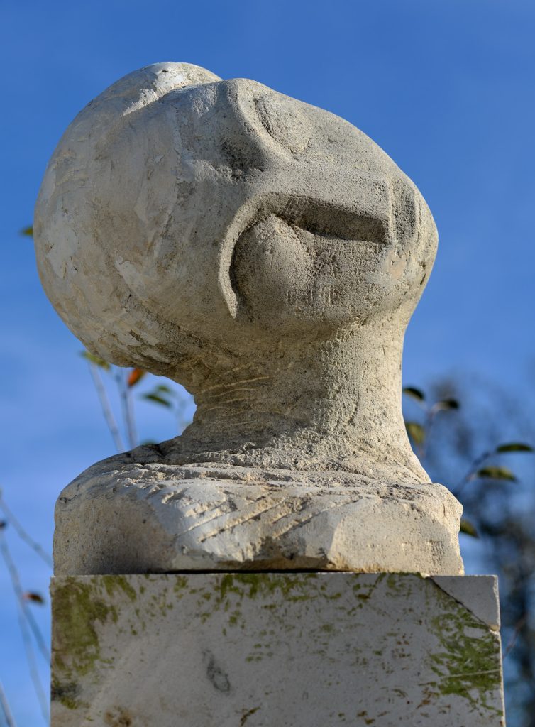 Portret de femeie I – sculptură în piatră, artist Liviu Bumbu – Liviu Bumbu – O Galerie de Artă