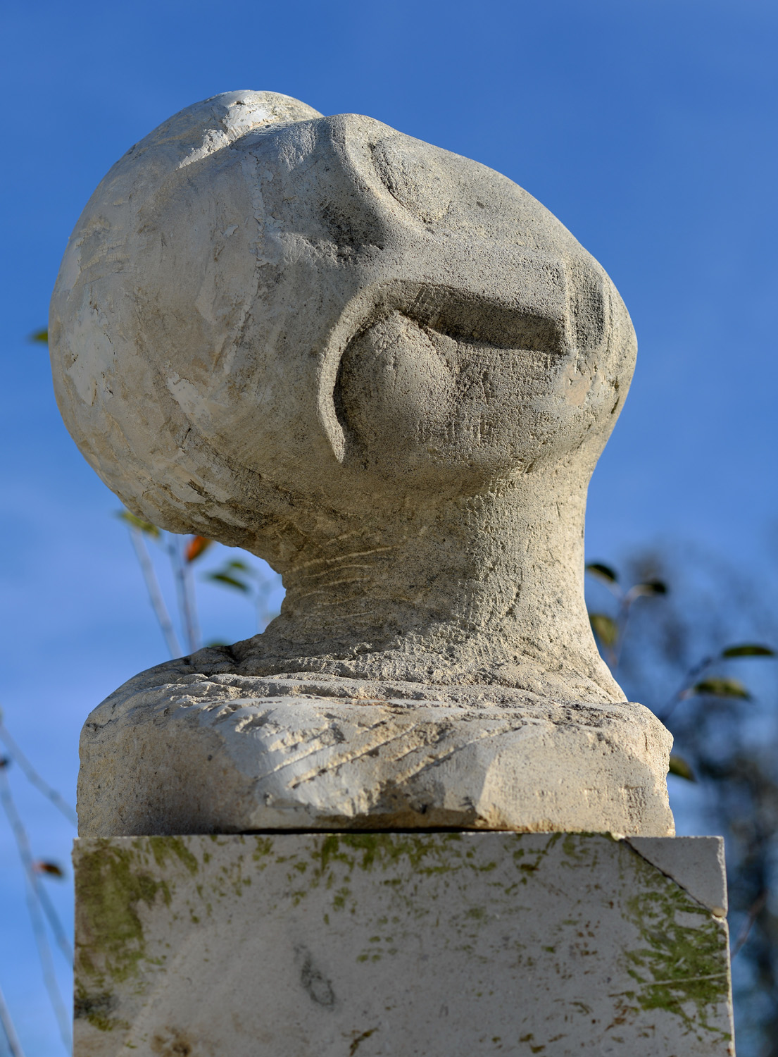 Portret de femeie I – sculptură în piatră, artist Liviu Bumbu – Liviu Bumbu – O Galerie de Artă