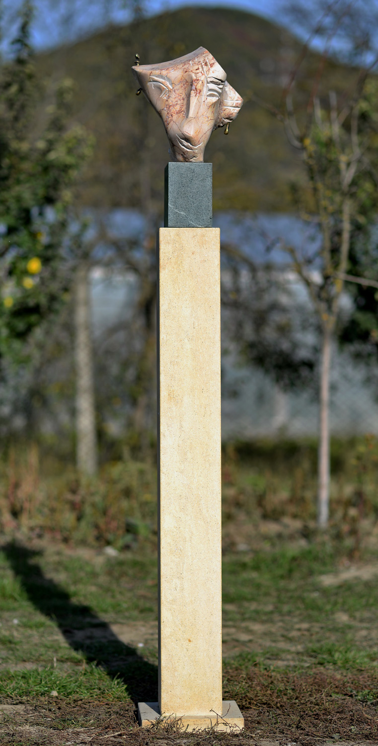 Regina – sculptură în piatră, artist Liviu Bumbu – Liviu Bumbu – O Galerie de Artă
