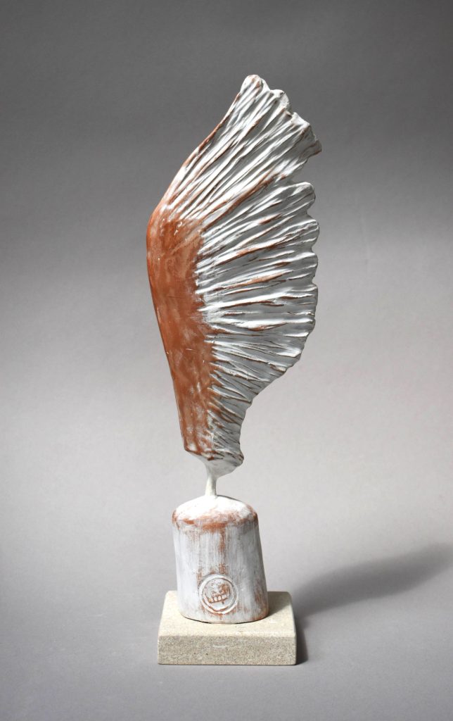 Trust – sculptură în lut ars patinat, artist Petru Leahu – Petru Leahu – O Galerie de Artă