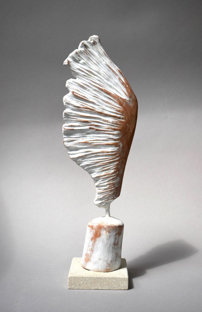Trust – sculptură în lut ars patinat, artist Petru Leahu – Petru Leahu – O Galerie de Artă