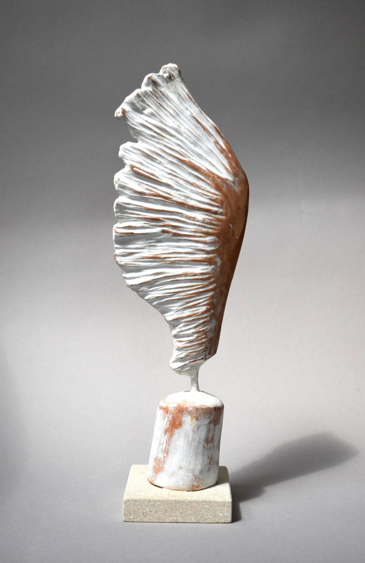Trust – sculptură în lut ars patinat, artist Petru Leahu – Petru Leahu – O Galerie de Artă