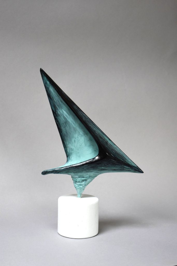 Zbor geometric – sculptură în lut ars patinat, artist Petru Leahu – Petru Leahu – O Galerie de Artă