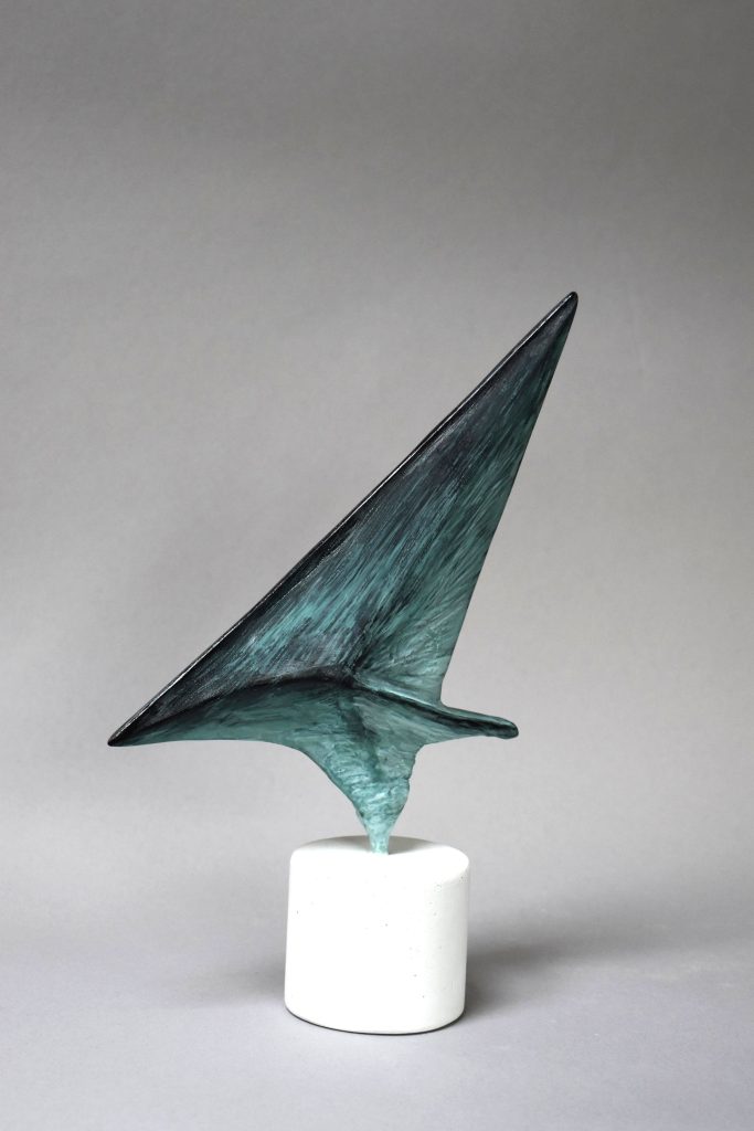 Zbor geometric – sculptură în lut ars patinat, artist Petru Leahu – Petru Leahu – O Galerie de Artă