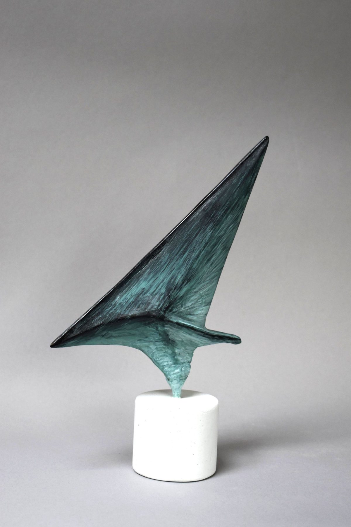 Zbor geometric – sculptură în lut ars patinat, artist Petru Leahu – Petru Leahu – O Galerie de Artă